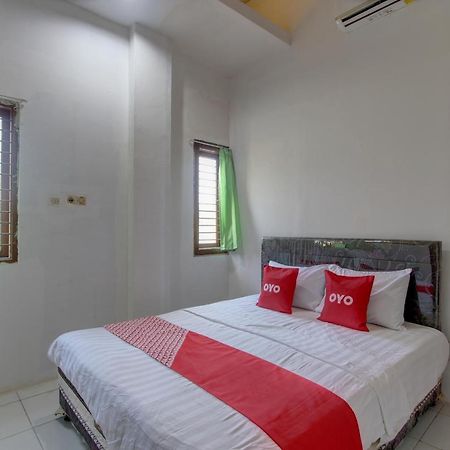Capital O 91690 Moza Guest House Klaten ภายนอก รูปภาพ