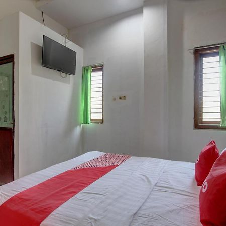 Capital O 91690 Moza Guest House Klaten ภายนอก รูปภาพ