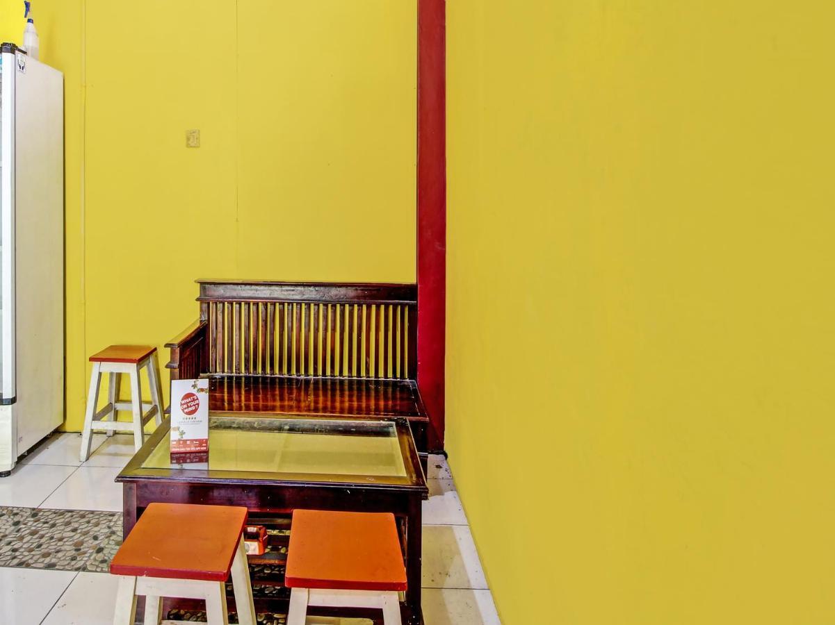 Capital O 91690 Moza Guest House Klaten ภายนอก รูปภาพ