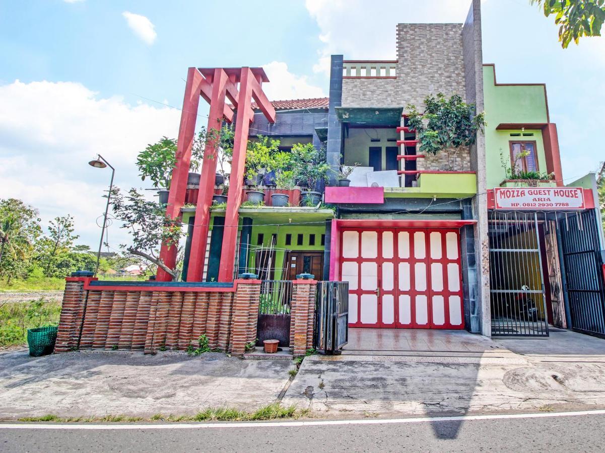Capital O 91690 Moza Guest House Klaten ภายนอก รูปภาพ