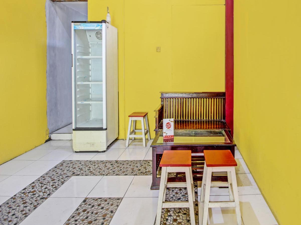 Capital O 91690 Moza Guest House Klaten ภายนอก รูปภาพ