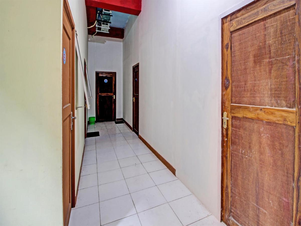 Capital O 91690 Moza Guest House Klaten ภายนอก รูปภาพ