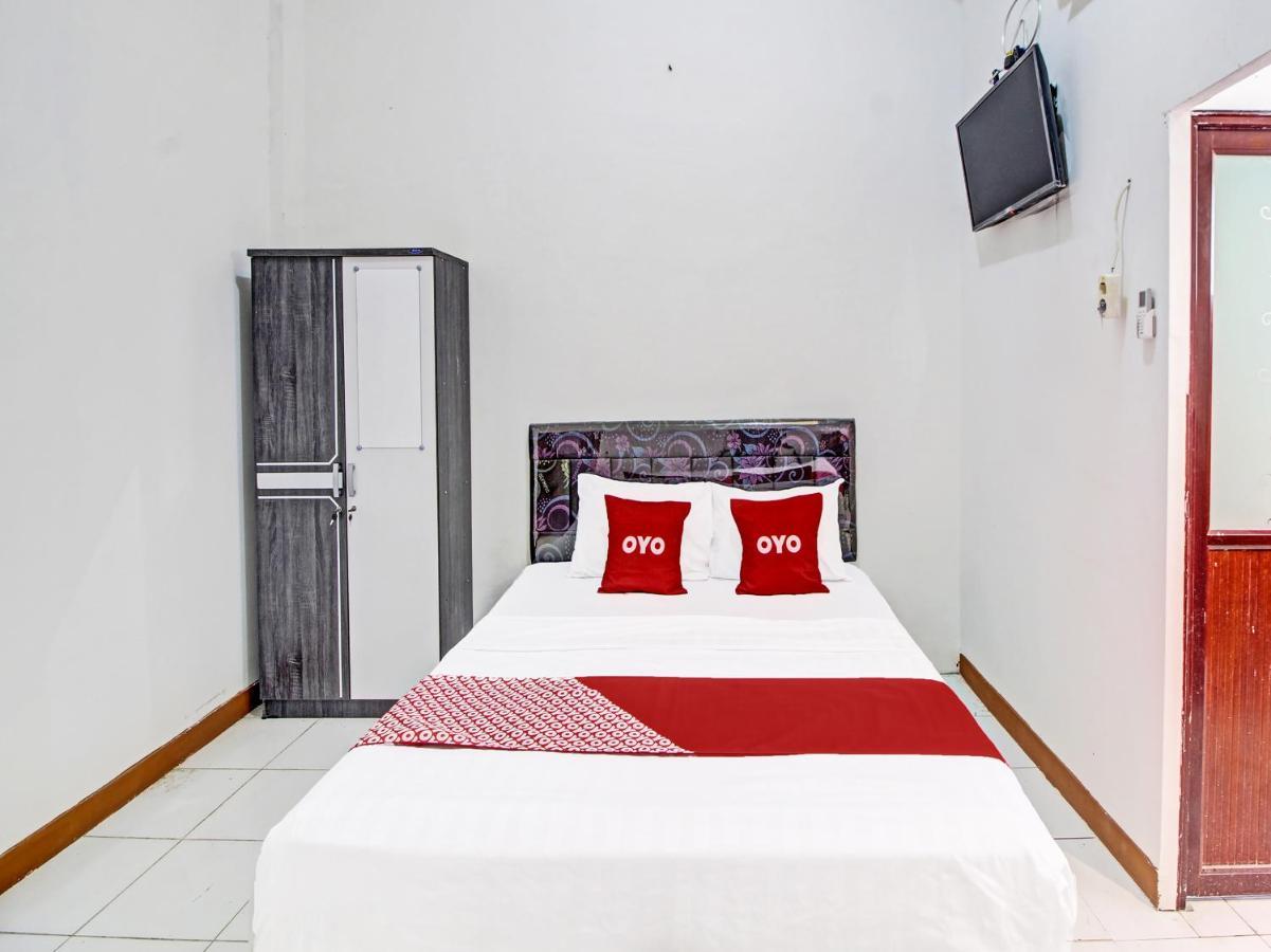 Capital O 91690 Moza Guest House Klaten ภายนอก รูปภาพ