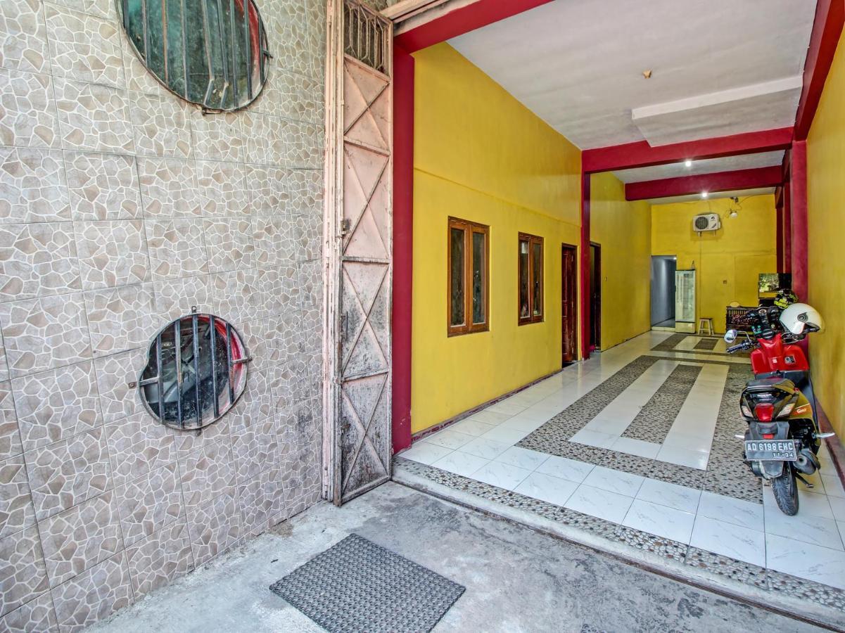 Capital O 91690 Moza Guest House Klaten ภายนอก รูปภาพ