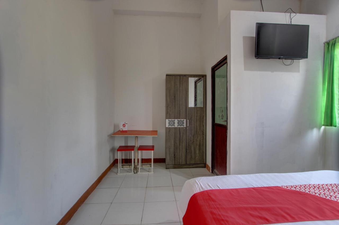 Capital O 91690 Moza Guest House Klaten ภายนอก รูปภาพ